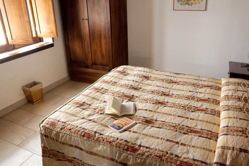 Hostal La Rosa Nel Bicchiere Soveria Mannelli Exterior foto